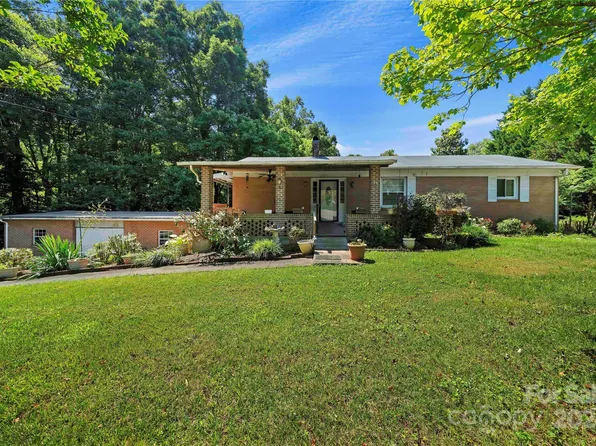 2500 Sunrise Dr, Hickory, NC 28602