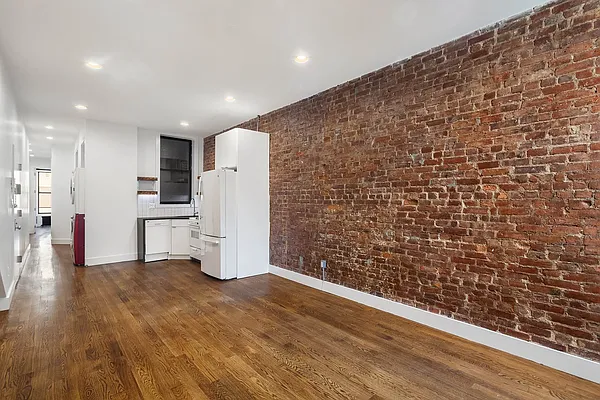 Rented by MNS | media 23