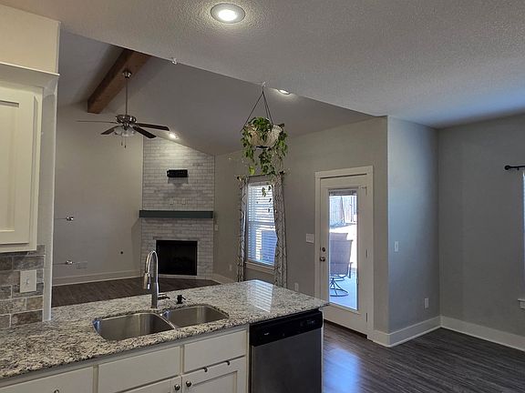 4th image of 511 Captain Stockton St