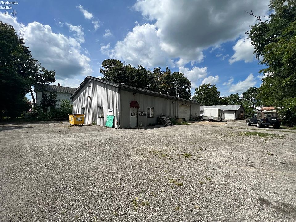 2nd image of 823 E Center St #1/2