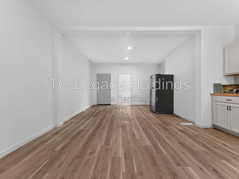 87 Crisfield St — Photo 8