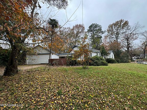3rd image of 4098 Pine Hill Dr