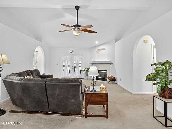 5th image of 3211 CHANTILLY Court