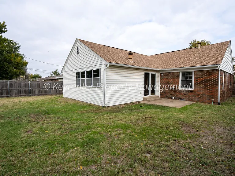 1622 W Britton Rd — Photo 11