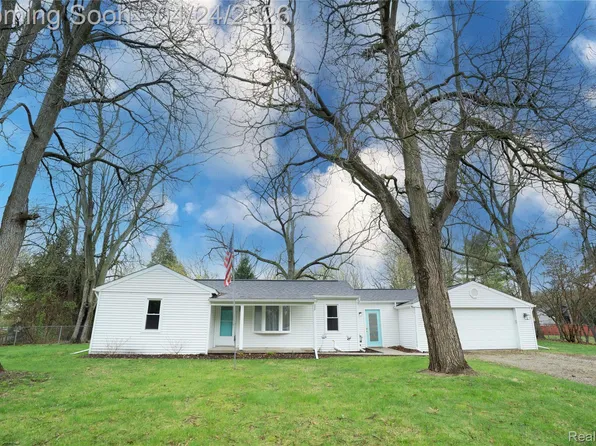 620 S Briarvale Dr, Auburn Hills, MI 48326