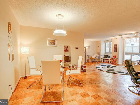 3rd image of 4601 N Park Ave APT 9-J