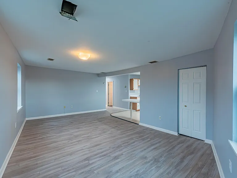 104 N Graham St — Photo 2