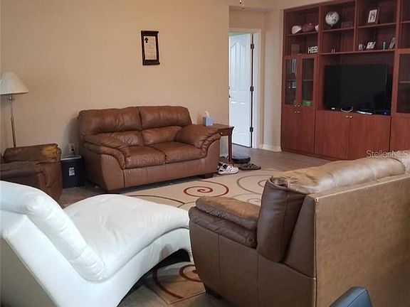 4th image of 2308 Geneva Dr