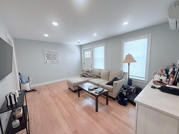 4th image of 226 Arlington St APT 1