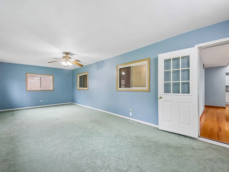 670 Lakeview Ln — Photo 17
