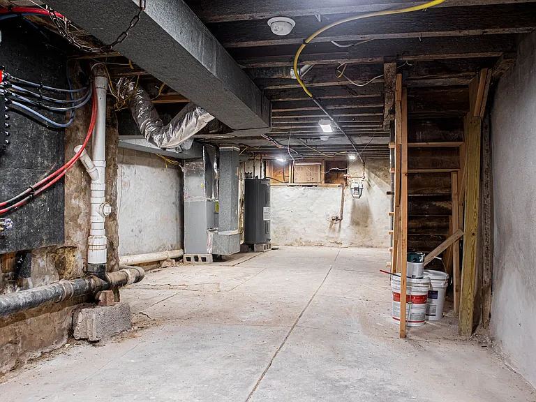 2348 Moore St — Photo 21