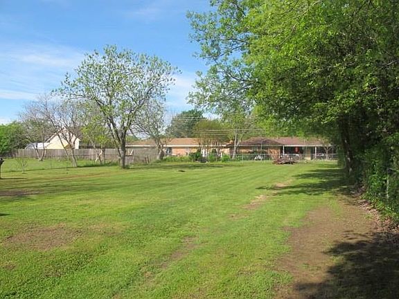 3rd image of 1311 Yates Dr