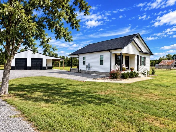 305 James Whitefield Rd, Bethpage, TN 37022