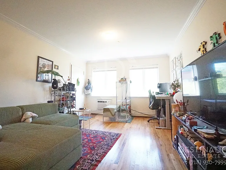 306 21st St #3 — Photo 2