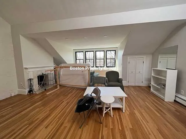 3 bed, 1.5 bath, $5,500 — Photo 2