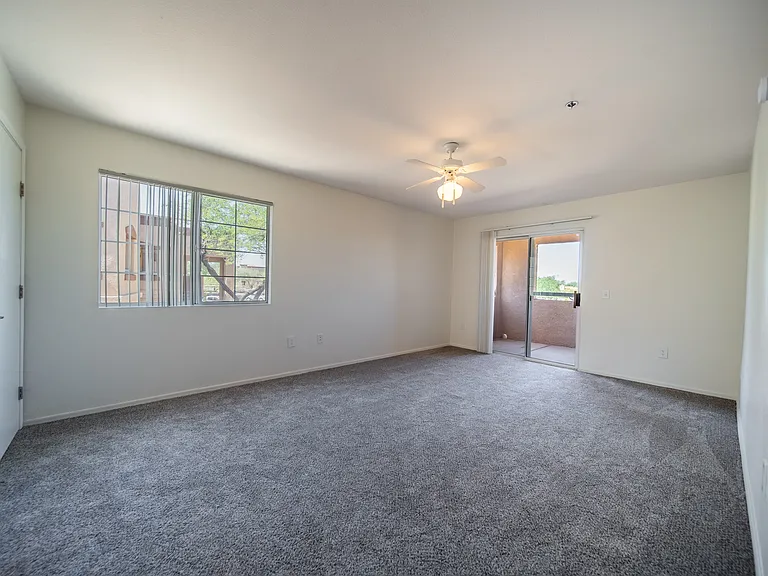 Pusch Ridge Apartments — Photo 14