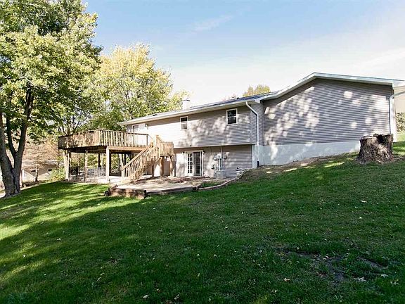 3rd image of 2918 Cedar Dr NE