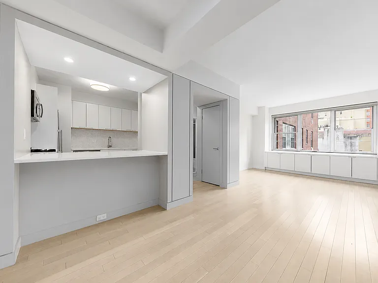 245 E 80th St #4A — Photo 1