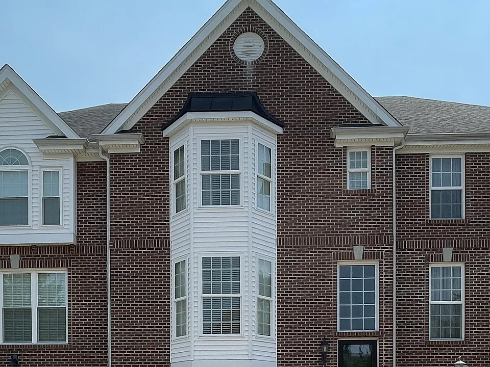 574 E Vanderbilt Dr