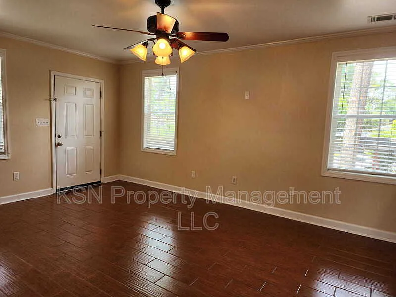 2 bed, 1.0 bath, 1284 sqft, $1,600 — Photo 3