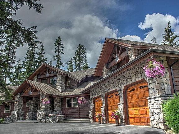 Oversized 3 car garage