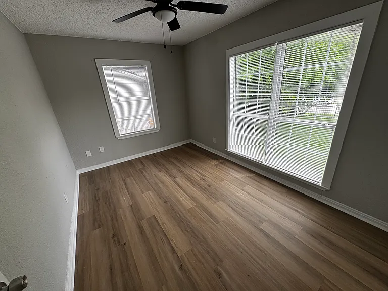 1717 Hemphill Dr — Photo 11