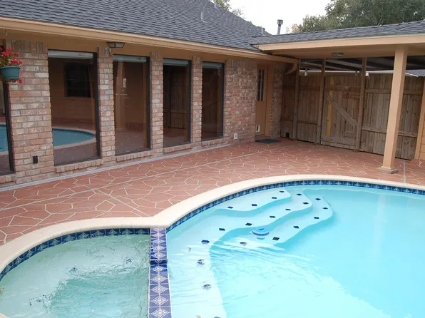 10830 Olympia Dr, Houston, TX 77042