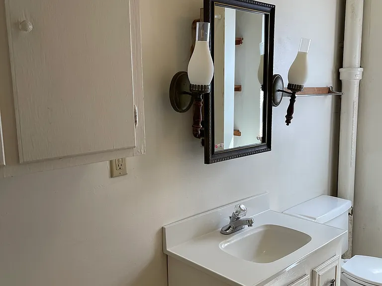 523 E Burlington St #3 — Photo 7