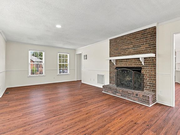 5th image of 101 Hunters Woods Dr