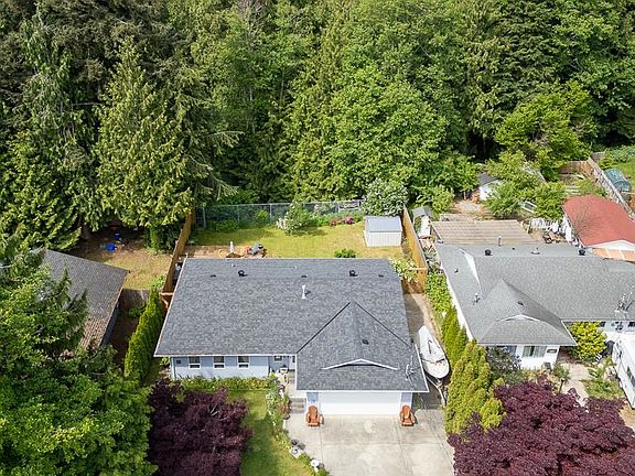 3rd image of 1823 Hall Rd