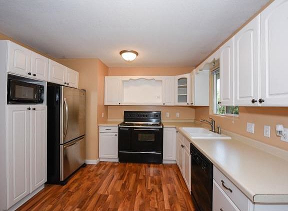 3rd image of 5946 Upper 183rd St W