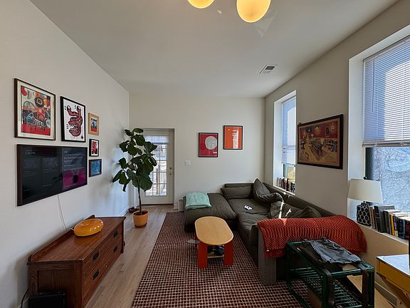 4th image of 1825 W North Ave APT 2B