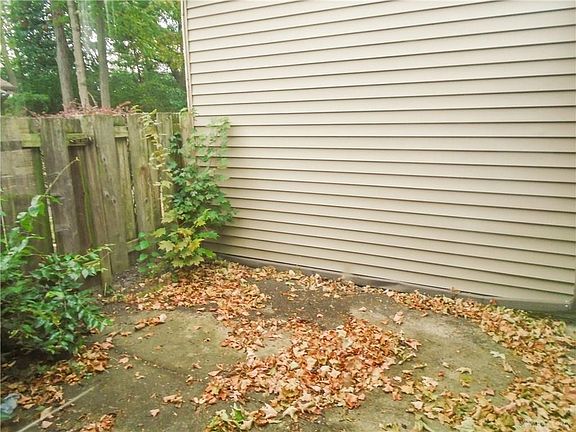 4th image of 422 Jamestown Cir