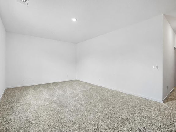 5th image of 703 Mahogany Dr