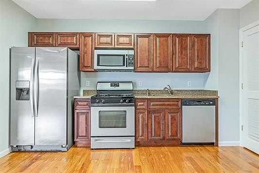 5th image of 135 38th St APT 602