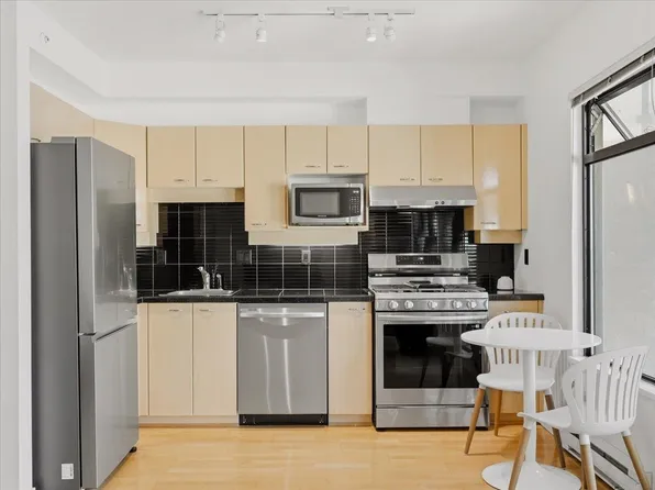 2228 Marstrand Ave #503, Vancouver, BC V6K 4T1