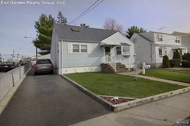 252 Coupe Pl photo 1