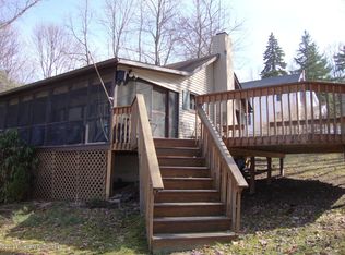 2 Green Ln, Lake Winola, PA 18625