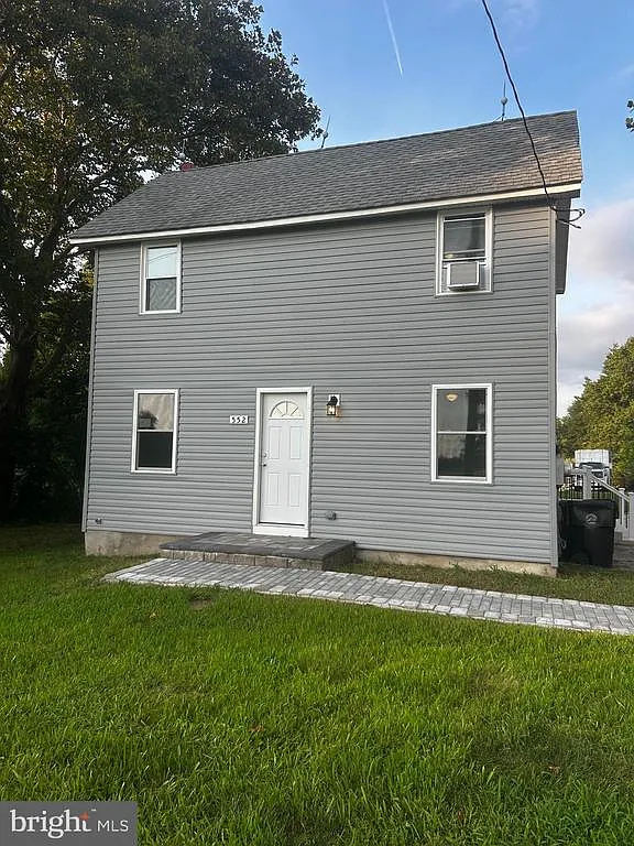 3 bed, 1.0 bath, 1141 sqft, $2,900 — Photo 1