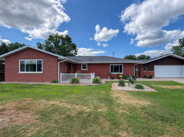 3972 Eagle Point Rd, Hazel Green, WI 53811