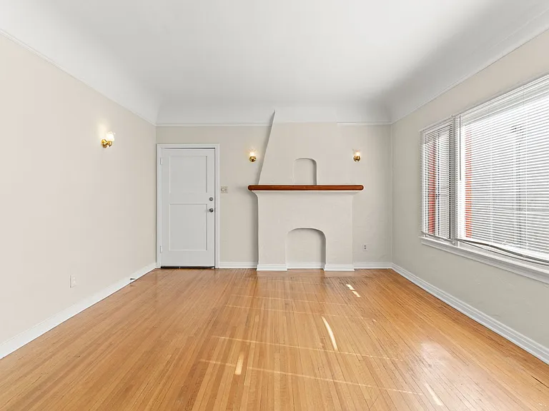 1715 Termino Ave — Photo 2