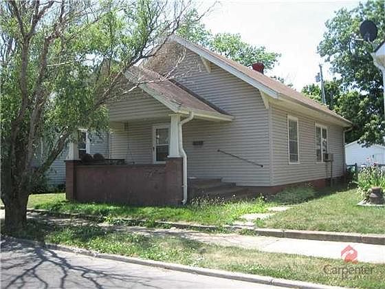 1st image of 913 Elm St