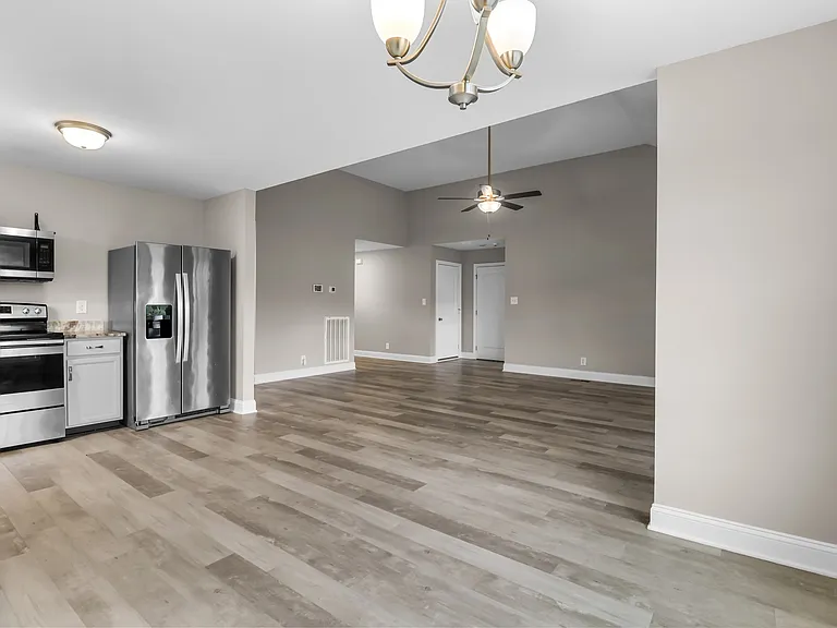 306 Lugano Ln — Photo 23
