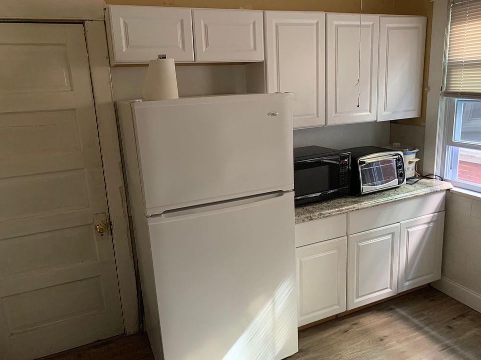2nd image of 2565 Main St #1