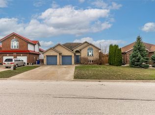 1375 Matthew Cres, Lakeshore, ON N0R1A0