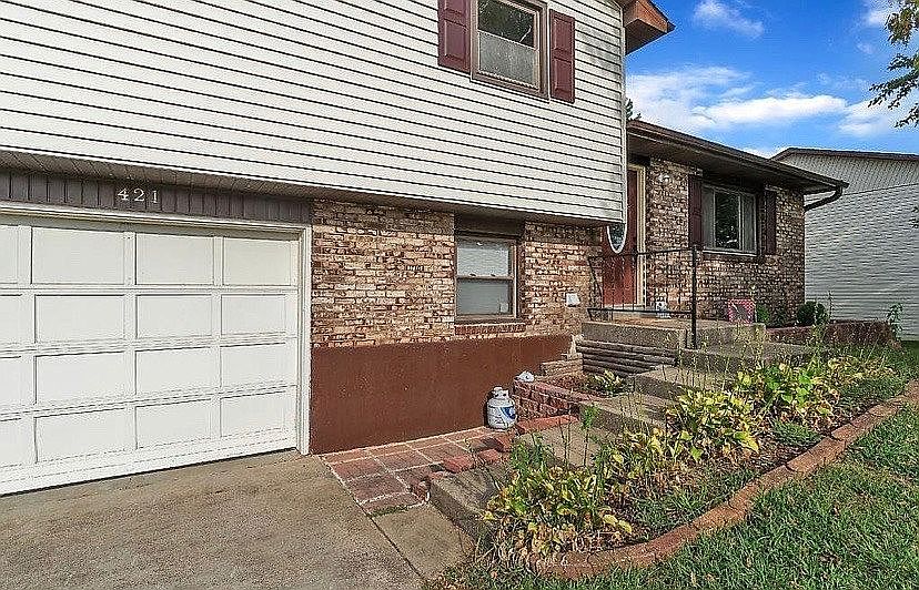 1st image of 421 Broadridge Dr