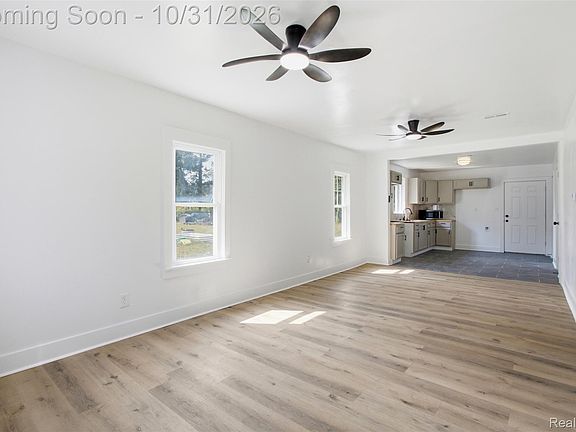 4th image of 14845 Rochelle St