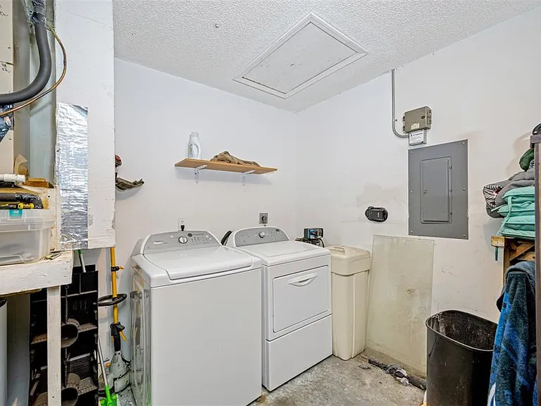 3784 Palace Dr — Photo 17