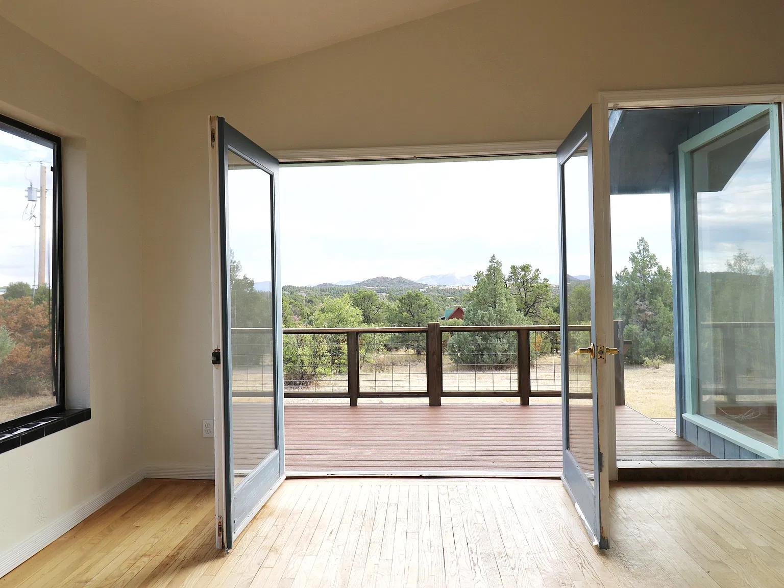 3 bed, 1948 sqft, $2,500 — Photo 2