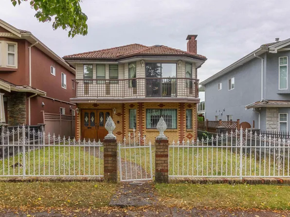 4467 Perry St, Vancouver, BC V5N 3X6